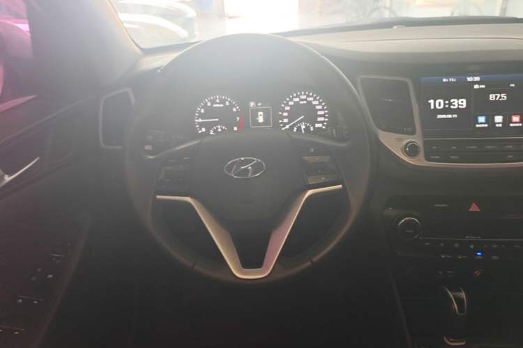 Used Hyundai Tucson 2015 1.6T Dual-Clutch Two-Wheel-Drive Smart Model Steering Wheel