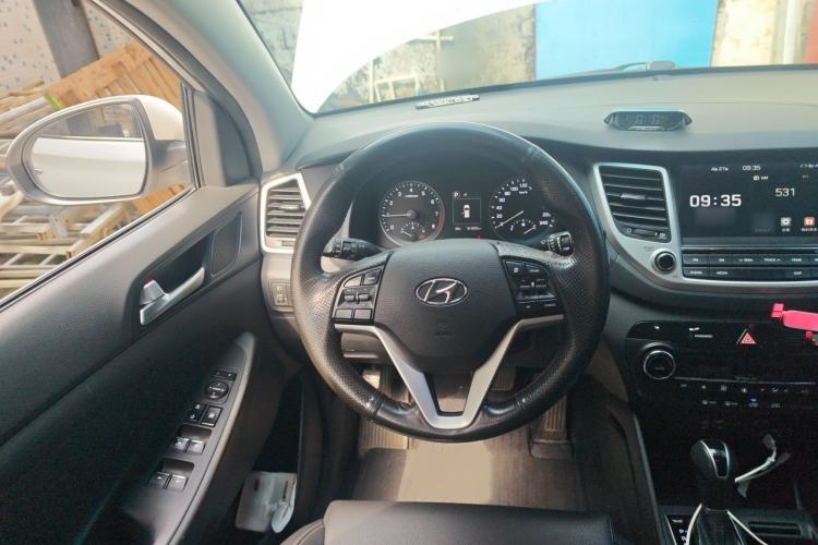 Used Hyundai Tucson 2015 1.6T Dual-Clutch Two-Wheel-Drive Smart Model Steering Wheel