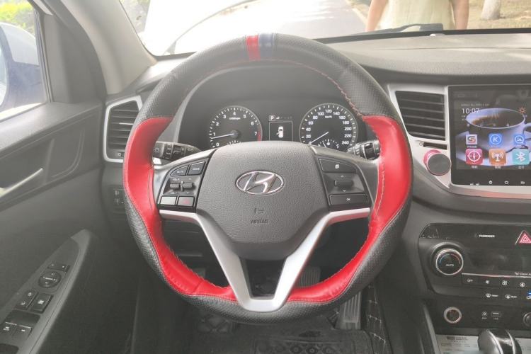 Used Hyundai Tucson 2015 1.6T Dual-Clutch Two-Wheel-Drive Smart Model Steering Wheel