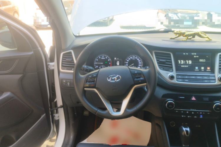Used Hyundai Tucson 2015 1.6T Dual-Clutch Two-Wheel-Drive Leading Model Steering Wheel