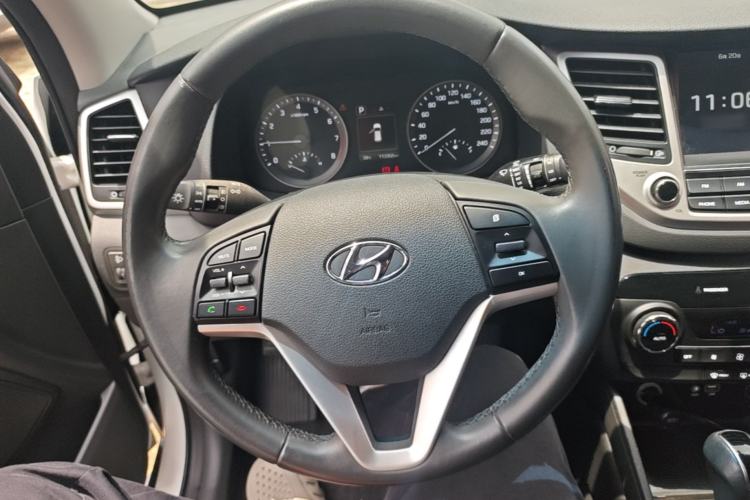 Used Hyundai Tucson 2015 1.6T Dual-Clutch Two-Wheel-Drive Smart Model Steering Wheel