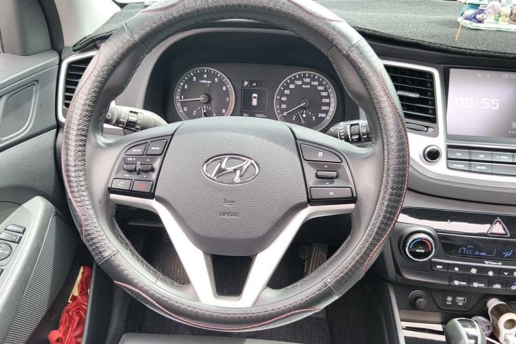 Used Hyundai Tucson 2015 1.6T Dual-Clutch Two-Wheel-Drive Leading Model Steering Wheel