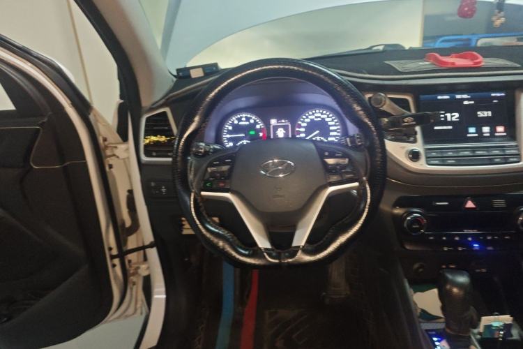 Used Hyundai Tucson 2015 1.6T Dual-Clutch Two-Wheel-Drive Smart Model Steering Wheel
