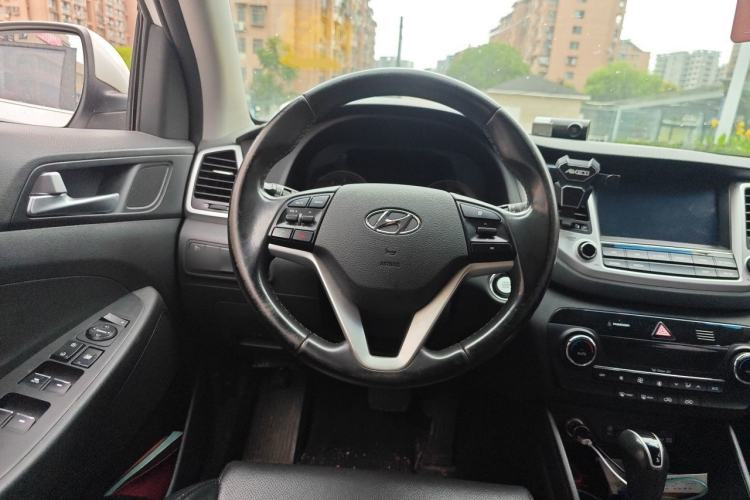 Used Hyundai Tucson 2015 1.6T Dual-Clutch Two-Wheel-Drive Smart Model Steering Wheel