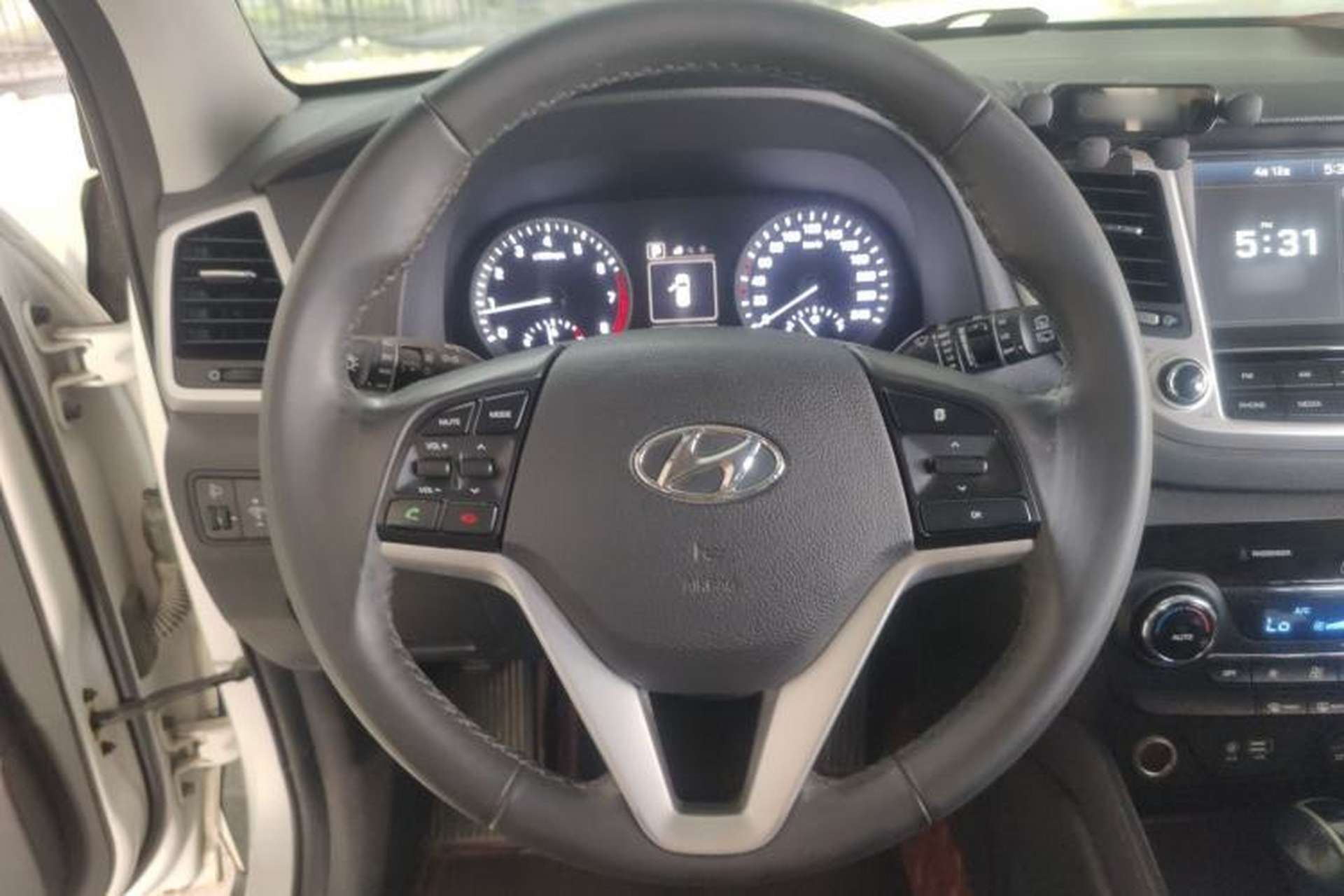 Used Hyundai Tucson 2015 1.6T Dual-Clutch Two-Wheel-Drive Smart Model Steering Wheel