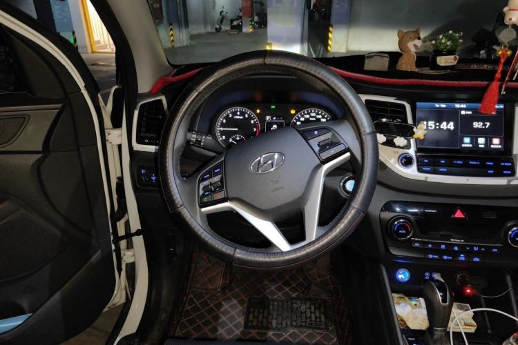 Used Hyundai Tucson 2015 1.6T Dual-Clutch Two-Wheel-Drive Smart Model Steering Wheel