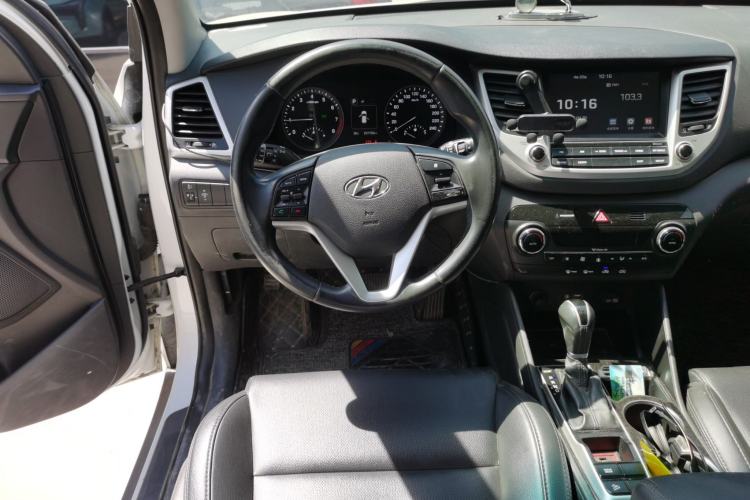 Used Hyundai Tucson 2015 1.6T Dual-Clutch Two-Wheel-Drive Smart Model Steering Wheel