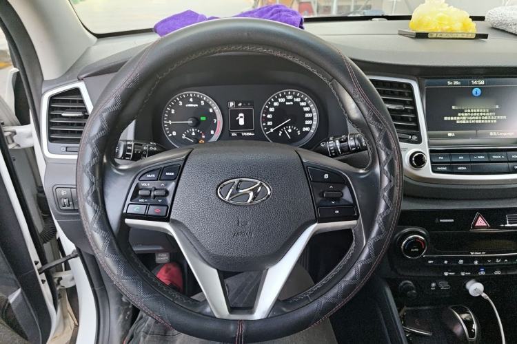 Used Hyundai Tucson 2015 1.6T Dual-Clutch Two-Wheel-Drive Smart Model Steering Wheel
