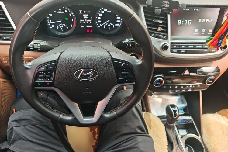 Used Hyundai Tucson 2015 1.6T Dual-Clutch Two-Wheel-Drive Smart Model Steering Wheel