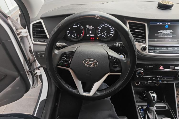 Used Hyundai Tucson 2015 1.6T Dual-Clutch Two-Wheel-Drive Smart Model Steering Wheel