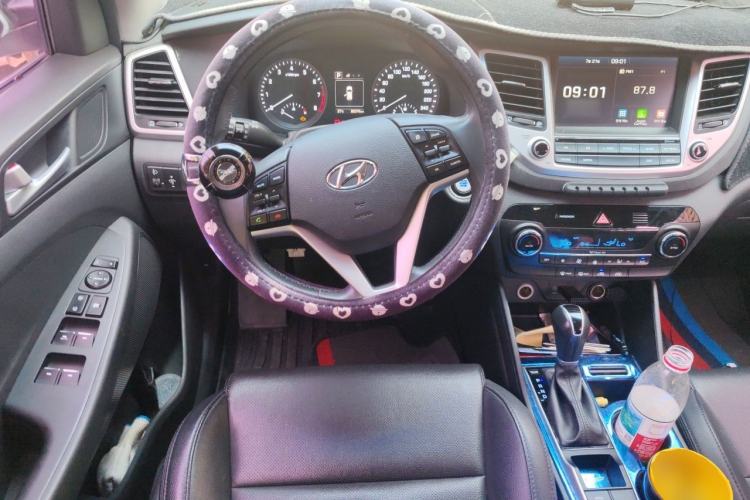 Used Hyundai Tucson 2015 1.6T Dual-Clutch Two-Wheel-Drive Smart Model Steering Wheel