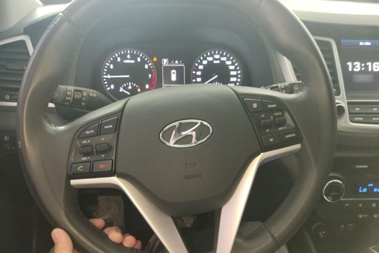 Used Hyundai Tucson 2015 1.6T Dual-Clutch Two-Wheel-Drive Smart Model Steering Wheel