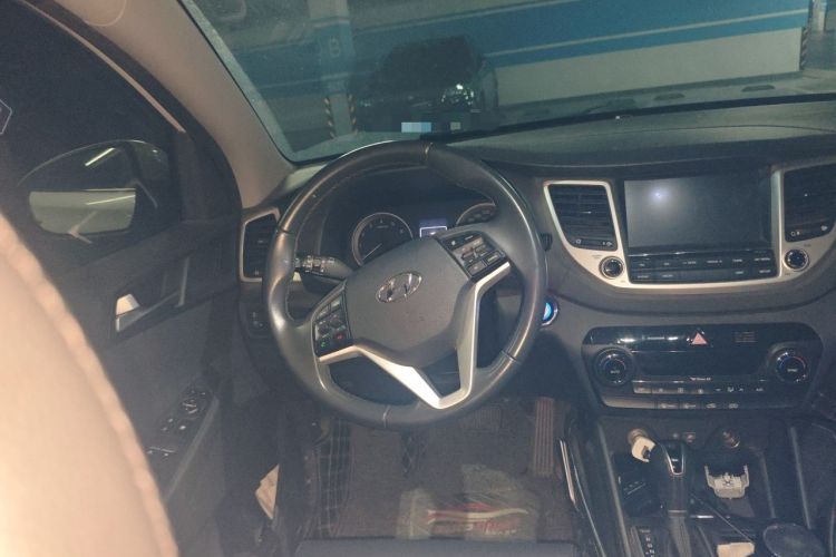 Used Hyundai Tucson 2015 1.6T Dual-Clutch Two-Wheel-Drive Smart Model Steering Wheel
