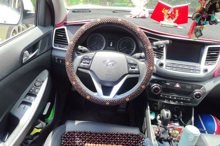 Used Hyundai Tucson 2015 1.6T Dual-Clutch Two-Wheel-Drive Smart Model Steering Wheel
