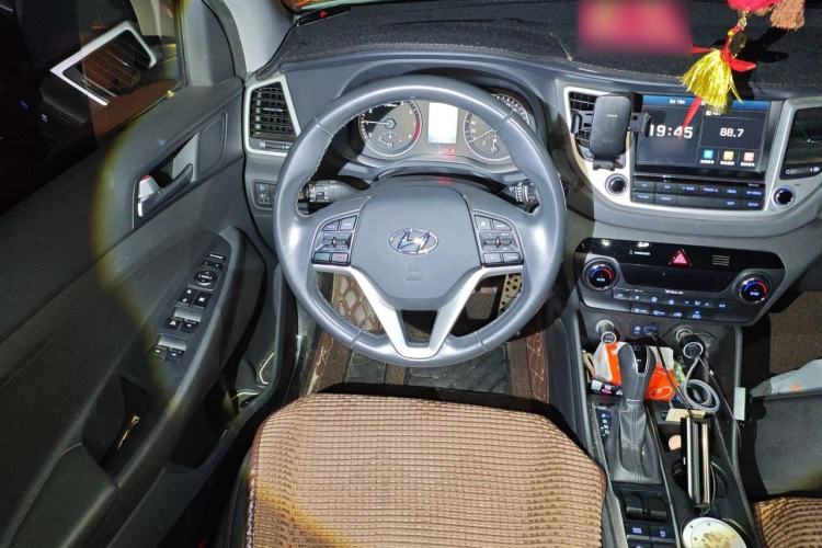 Used Hyundai Tucson 2015 1.6T Dual-Clutch Two-Wheel-Drive Leading Model Steering Wheel