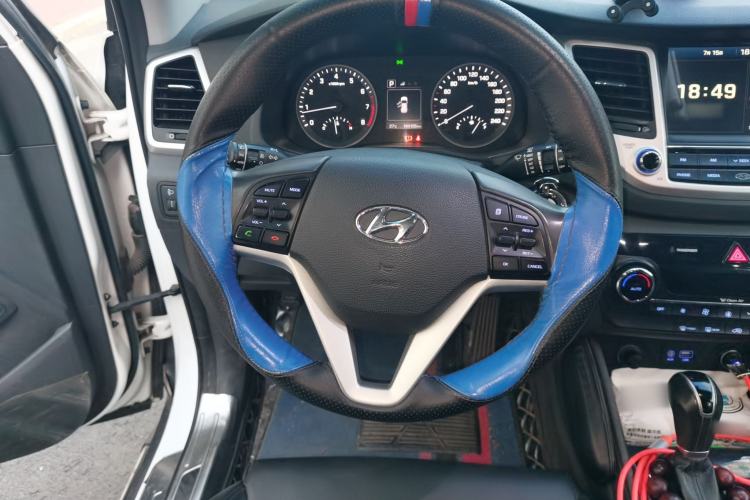 Used Hyundai Tucson 2015 1.6T Dual-Clutch Two-Wheel-Drive Smart Model Steering Wheel