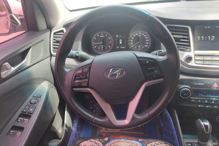 Used Hyundai Tucson 2015 1.6T Dual-Clutch Two-Wheel-Drive Smart Model Steering Wheel