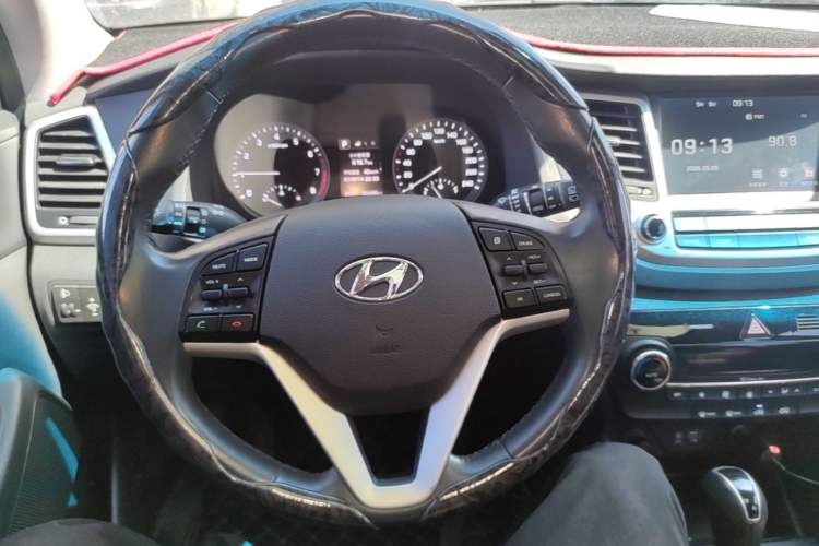 Used Hyundai Tucson 2015 1.6T Dual-Clutch Two-Wheel-Drive Smart Model Steering Wheel