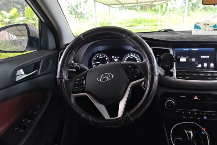 Used Hyundai Tucson 2015 1.6T Dual-Clutch Two-Wheel-Drive Smart Model Steering Wheel