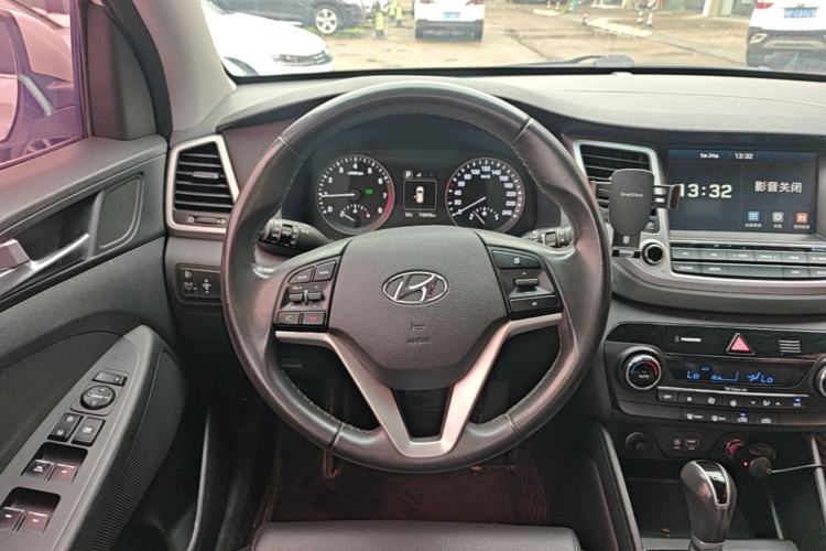Used Hyundai Tucson 2015 1.6T Dual-Clutch Two-Wheel-Drive Smart Model Steering Wheel