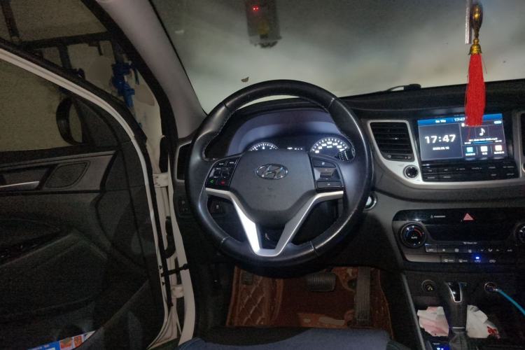 Used Hyundai Tucson 2015 1.6T Dual-Clutch Two-Wheel-Drive Smart Model Steering Wheel