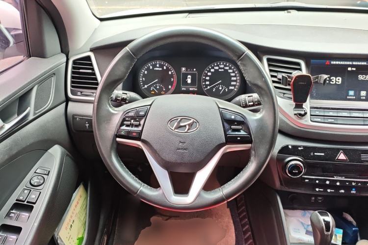 Used Hyundai Tucson 2015 1.6T Dual-Clutch Two-Wheel-Drive Smart Model Steering Wheel