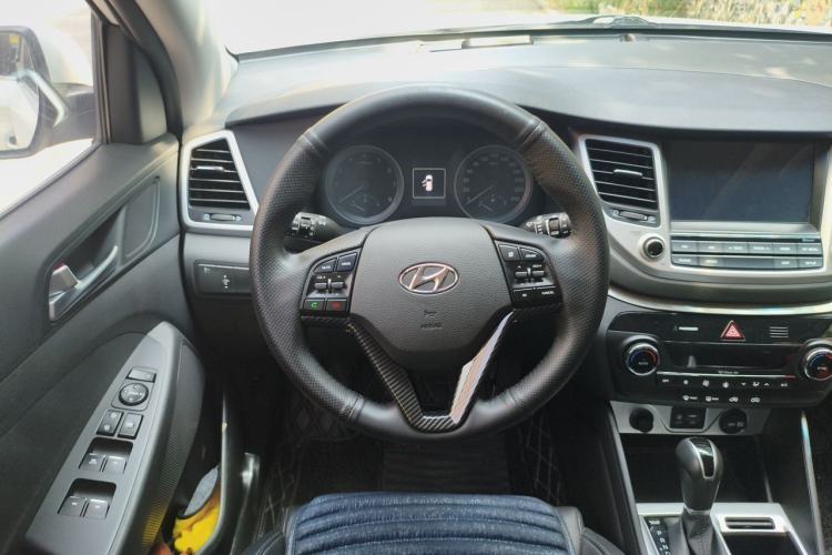 Used Hyundai Tucson 2015 1.6T Dual-Clutch Two-Wheel-Drive Smart Model Steering Wheel
