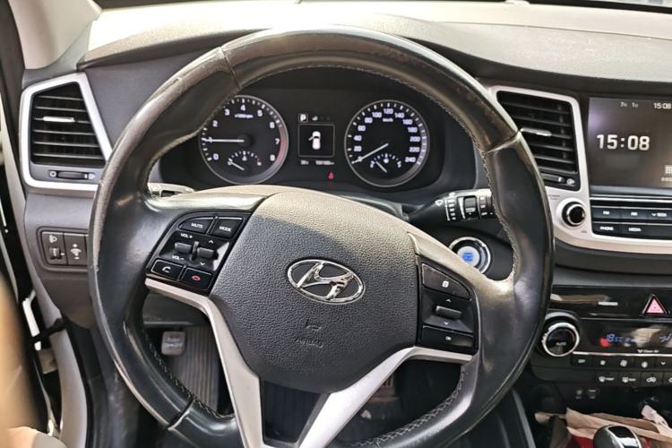 Used Hyundai Tucson 2015 1.6T Dual-Clutch Two-Wheel-Drive Smart Model Steering Wheel