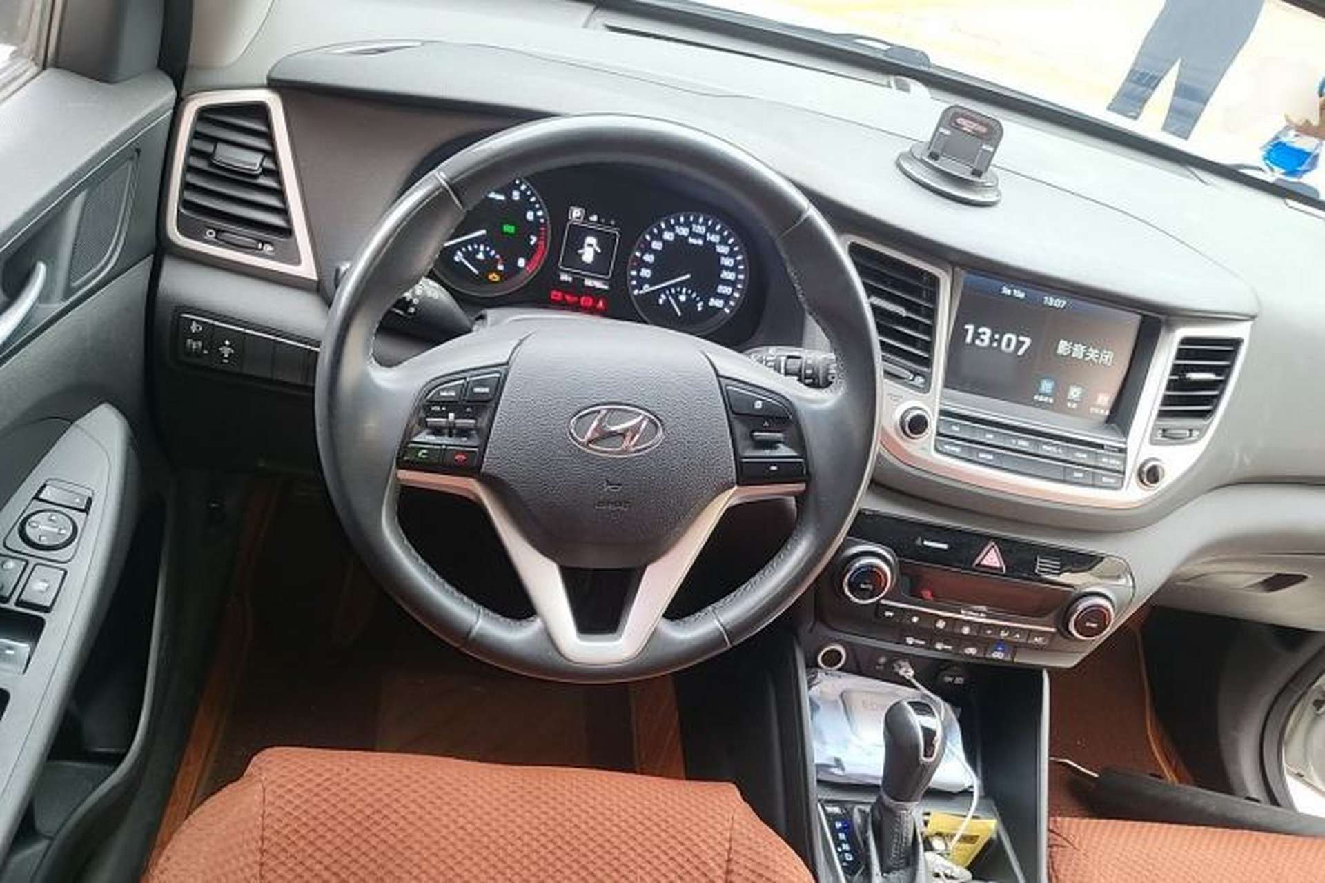 Used Hyundai Tucson 2015 1.6T Dual-Clutch Two-Wheel-Drive Smart Model Steering Wheel