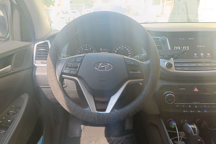 Used Hyundai Tucson 2015 1.6T Dual-Clutch Two-Wheel-Drive Smart Model Steering Wheel