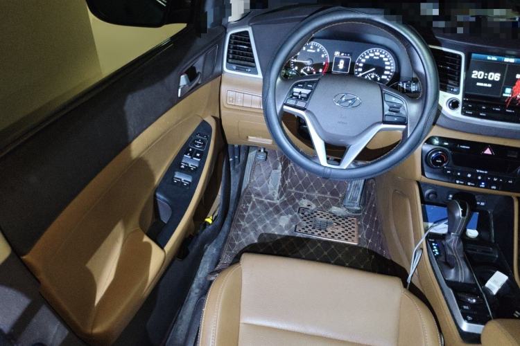 Used Hyundai Tucson 2015 1.6T Dual-Clutch Two-Wheel-Drive Smart Model Steering Wheel