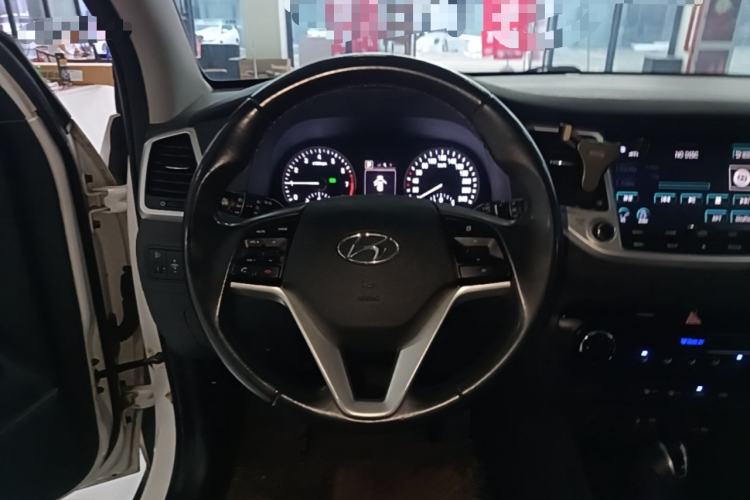 Used Hyundai Tucson 2015 2.0L Automatic Two-Wheel Drive Smart Version Steering Wheel