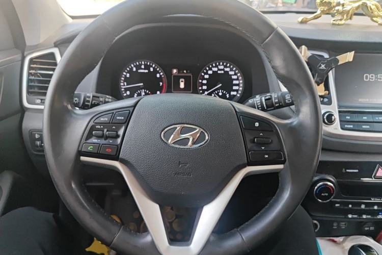 Used Hyundai Tucson 2015 1.6T Dual-Clutch Two-Wheel-Drive Leading Model Steering Wheel