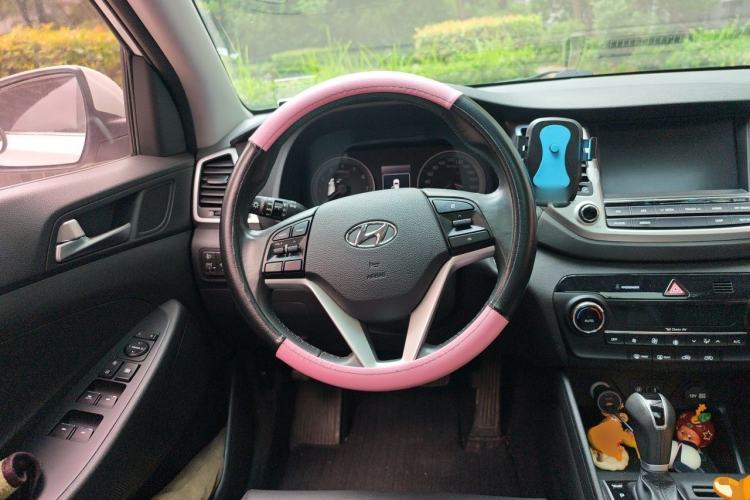 Used Hyundai Tucson 2015 1.6T Dual-Clutch Two-Wheel-Drive Smart Model Steering Wheel