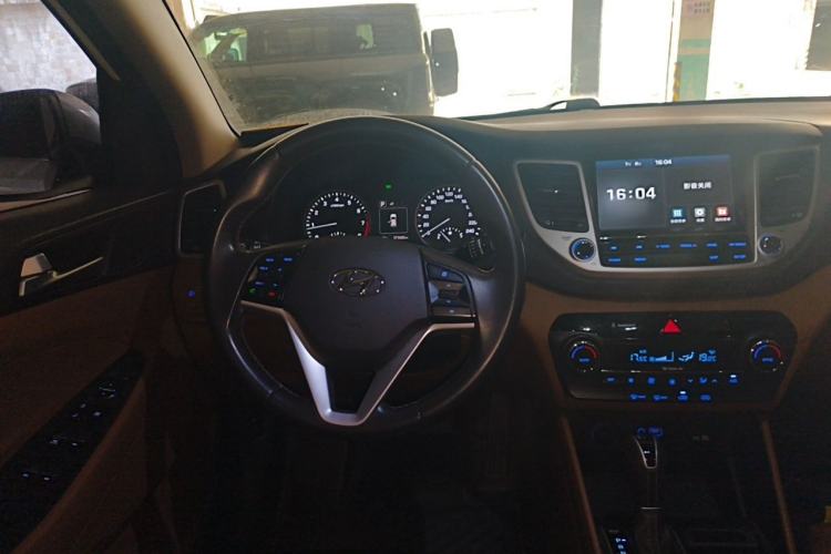 Used Hyundai Tucson 2015 1.6T Dual-Clutch Two-Wheel-Drive Smart Model Steering Wheel