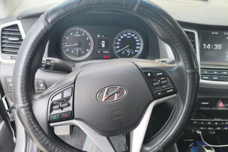 Used Hyundai Tucson 2015 1.6T Dual-Clutch Two-Wheel-Drive Smart Model Steering Wheel