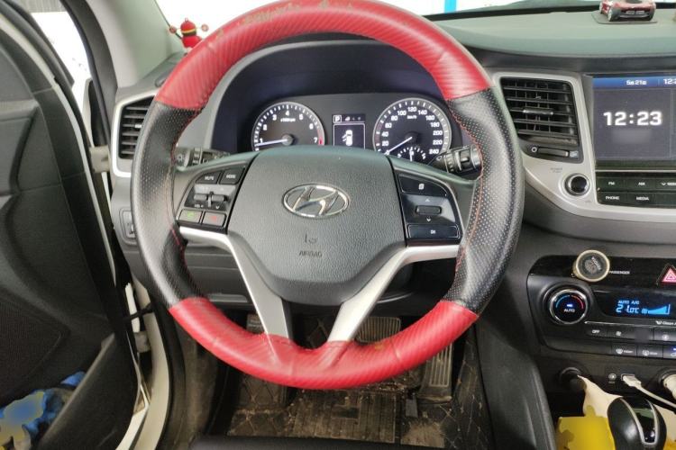 Used Hyundai Tucson 2015 1.6T Dual-Clutch Two-Wheel-Drive Smart Model Steering Wheel