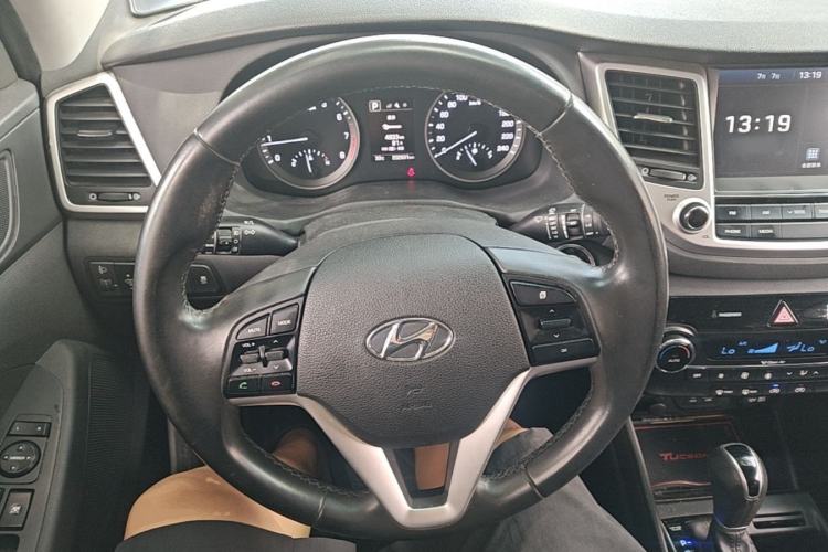 Used Hyundai Tucson 2015 1.6T Dual-Clutch Two-Wheel-Drive Smart Model Steering Wheel