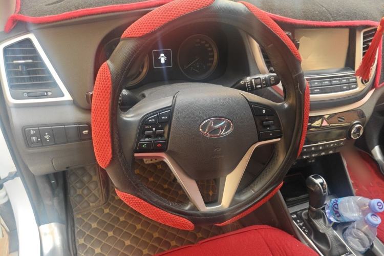 Used Hyundai Tucson 2015 1.6T Dual-Clutch Two-Wheel-Drive Leading Model Steering Wheel