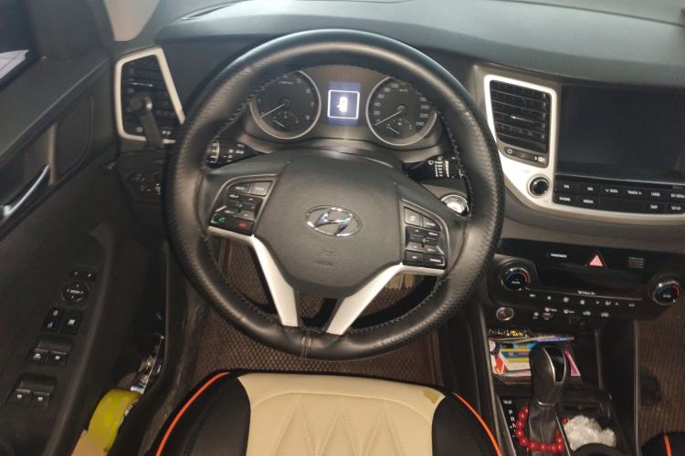 Used Hyundai Tucson 2015 1.6T Dual-Clutch Two-Wheel-Drive Smart Model Steering Wheel