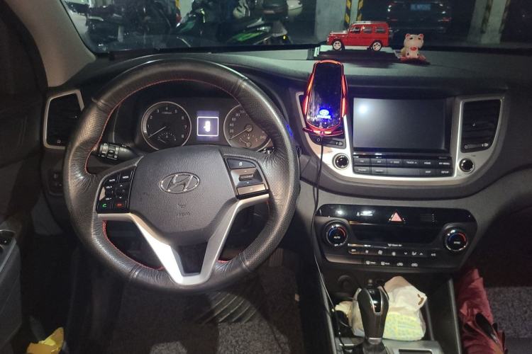 Used Hyundai Tucson 2015 1.6T Dual-Clutch Two-Wheel-Drive Smart Model Steering Wheel