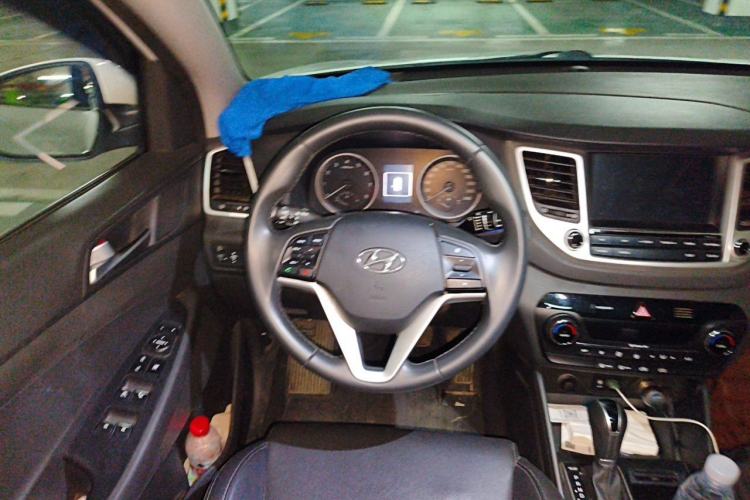 Used Hyundai Tucson 2015 1.6T Dual-Clutch Two-Wheel-Drive Smart Model Steering Wheel