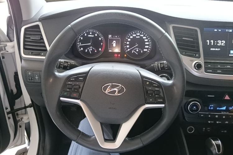 Used Hyundai Tucson 2015 1.6T Dual-Clutch Two-Wheel-Drive Smart Model Steering Wheel