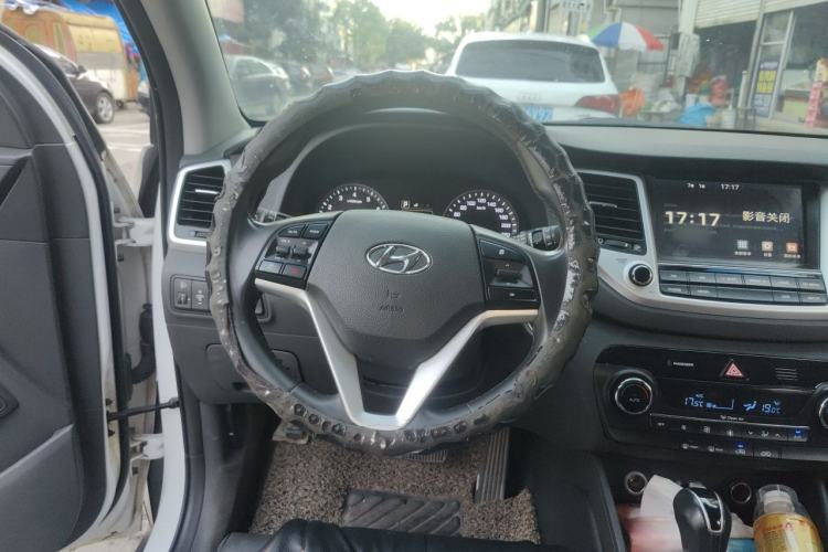 Used Hyundai Tucson 2015 1.6T Dual-Clutch Two-Wheel-Drive Smart Model Steering Wheel