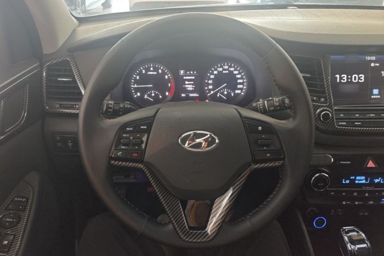 Used Hyundai Tucson 2015 1.6T Dual-Clutch Two-Wheel-Drive Leading Model Steering Wheel