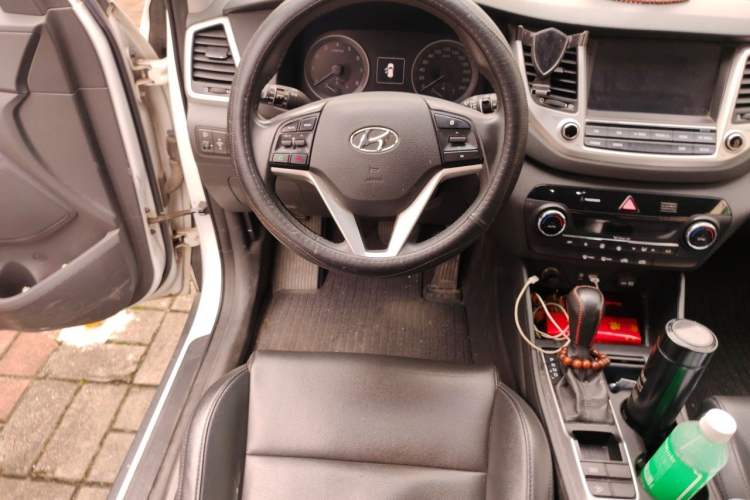 Used Hyundai Tucson 2015 1.6T Dual-Clutch Two-Wheel-Drive Smart Model Steering Wheel