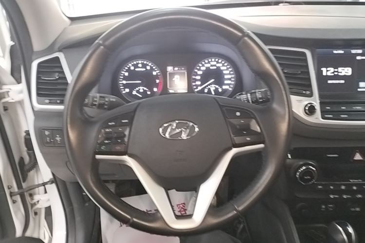 Used Hyundai Tucson 2015 1.6T Dual-Clutch Two-Wheel-Drive Smart Model Steering Wheel
