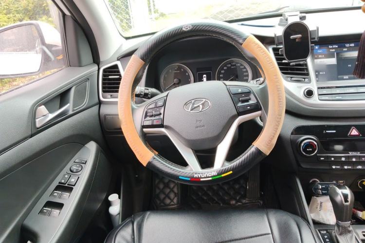 Used Hyundai Tucson 2015 1.6T Dual-Clutch Two-Wheel-Drive Smart Model Steering Wheel