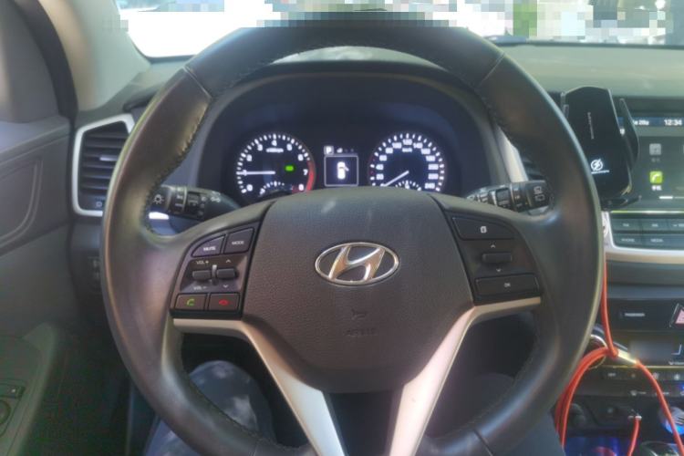 Used Hyundai Tucson 2015 1.6T Dual-Clutch Two-Wheel-Drive Smart Model Steering Wheel