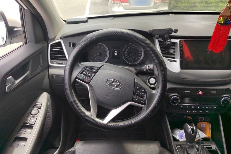Used Hyundai Tucson 2015 1.6T Dual-Clutch Two-Wheel-Drive Leading Model Steering Wheel
